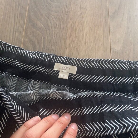 LOFT Black & White Pattern Striped Mini Skirt with Pockets & Belt loops - Picture 4 of 12